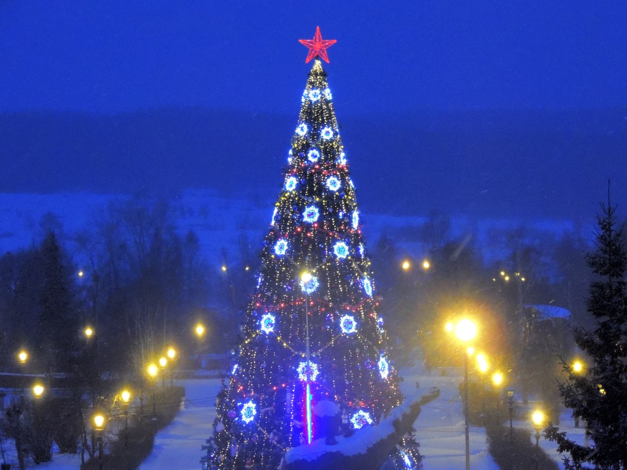 6 января в 18.00 Рождественский праздник на площади.
