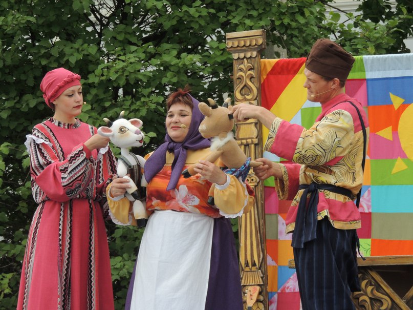 Краснотурьинский театр кукол поздравил краснотурьинцев с Днем города 