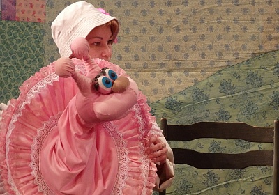 "СЮРПРИЗ"  /фойе театра/